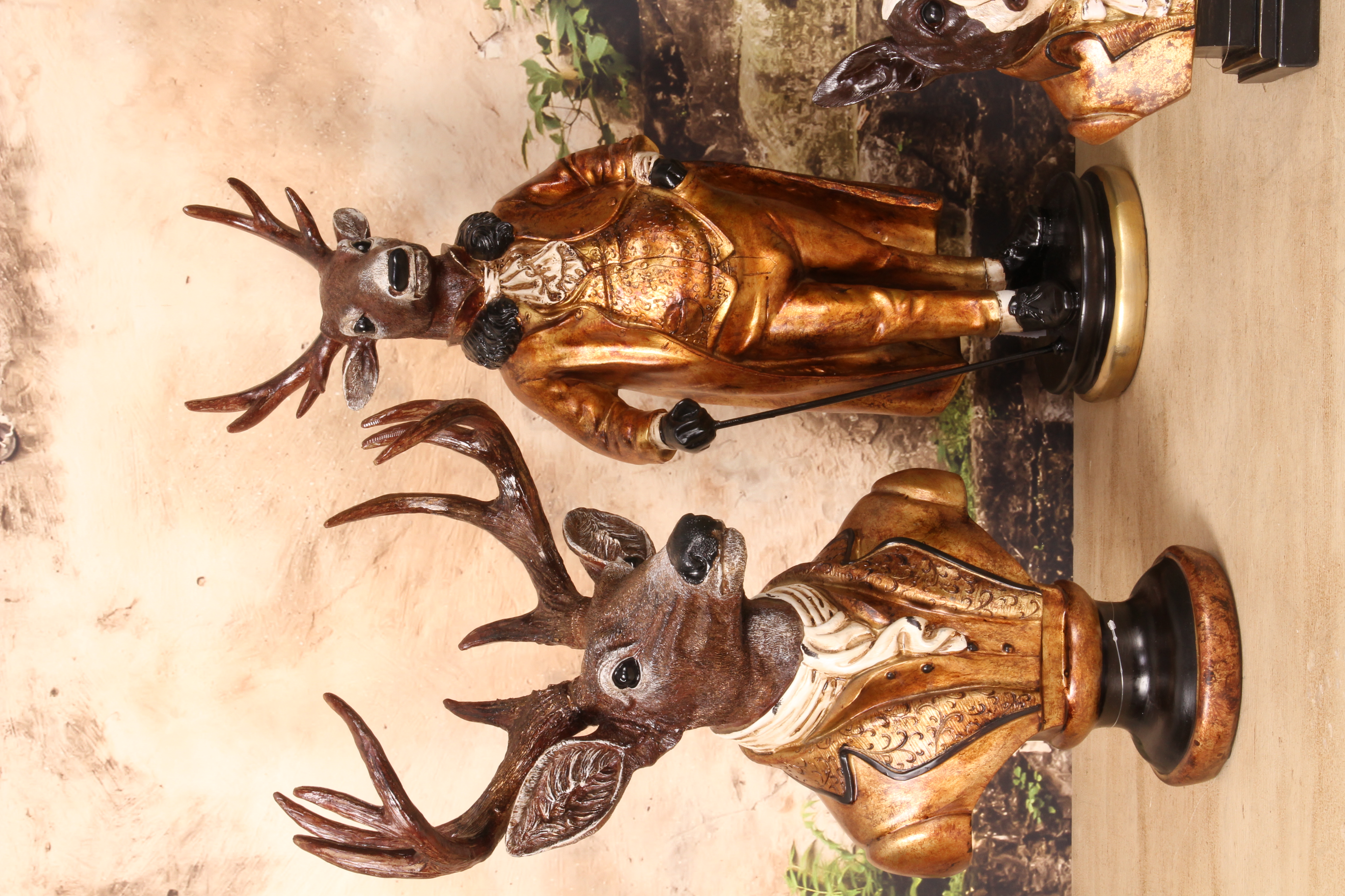 Stehender Hirsch, Figur 23 cm – Gold – Kunstharz