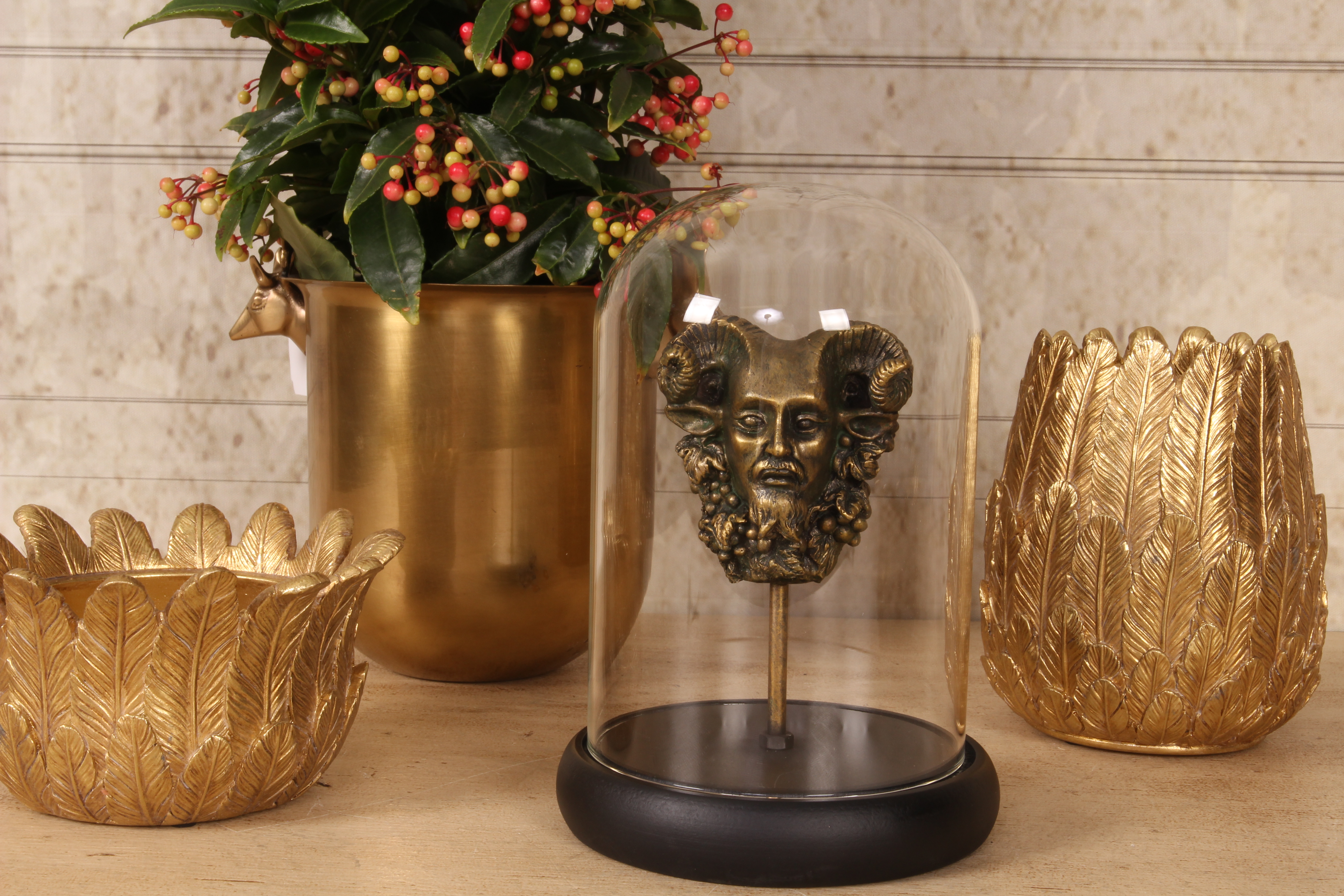 Bacchus-Figur mit Glasglocke 23 cm – Gold – Kunstharz