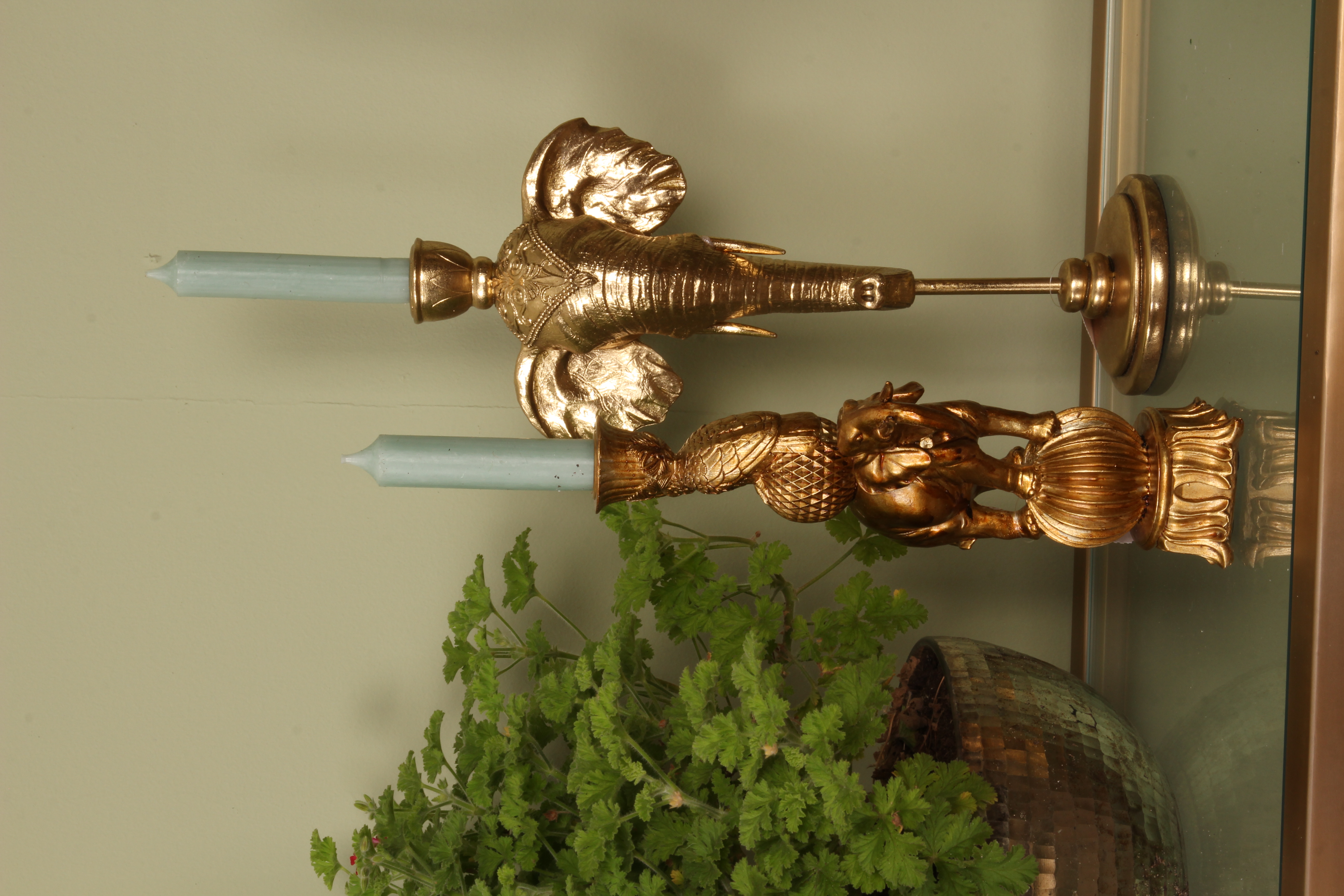 Olifant kaarsenhouder 35,5 cm - goud - hars