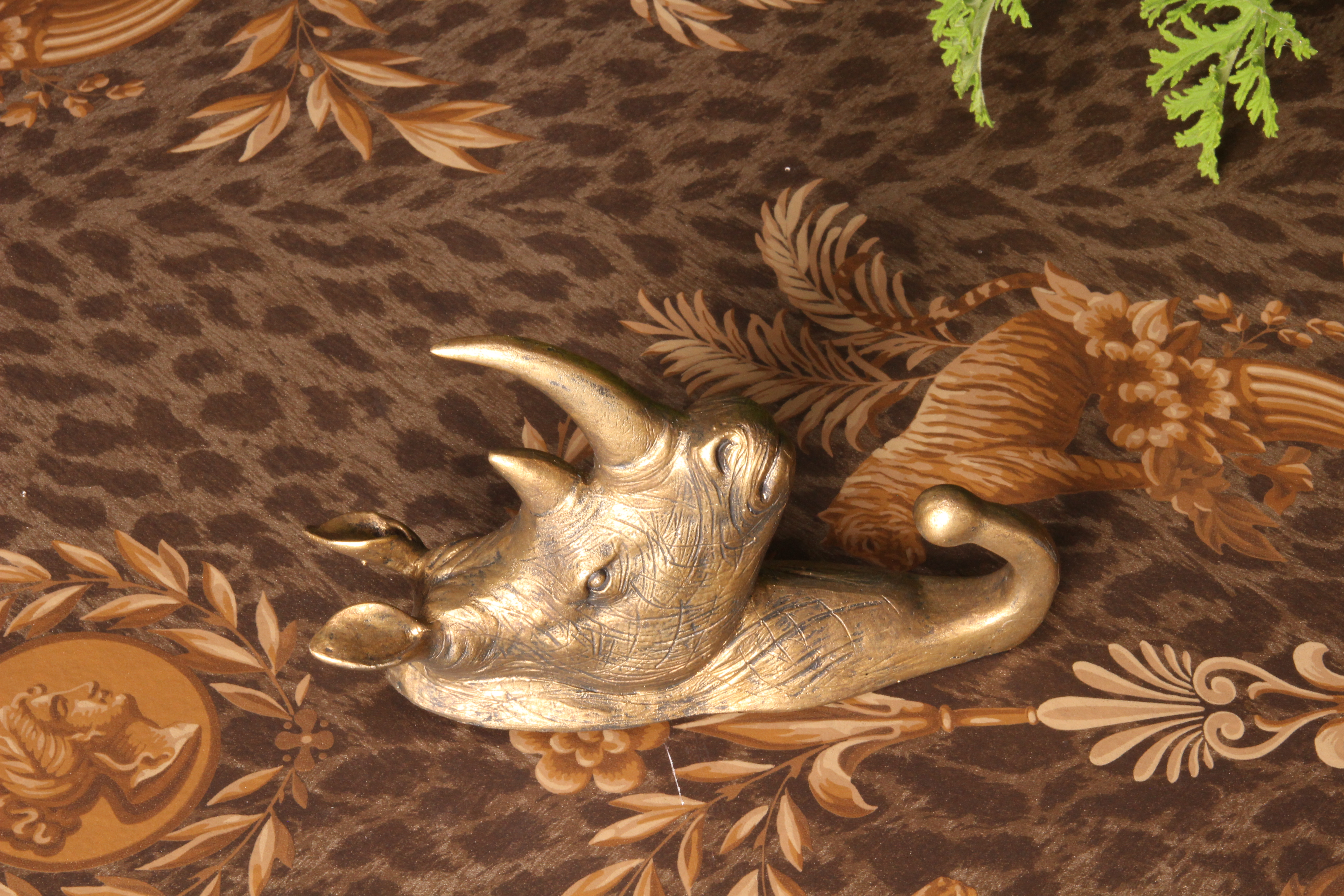 Wandhaak neushoorn 18,5 cm - Goud - Hars
